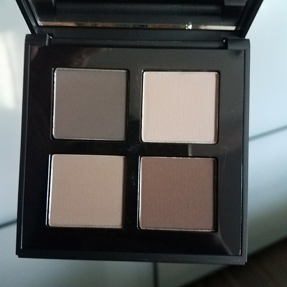  NIB Bobbi Brown Eyeshadow Palette - Picture 3 of 4